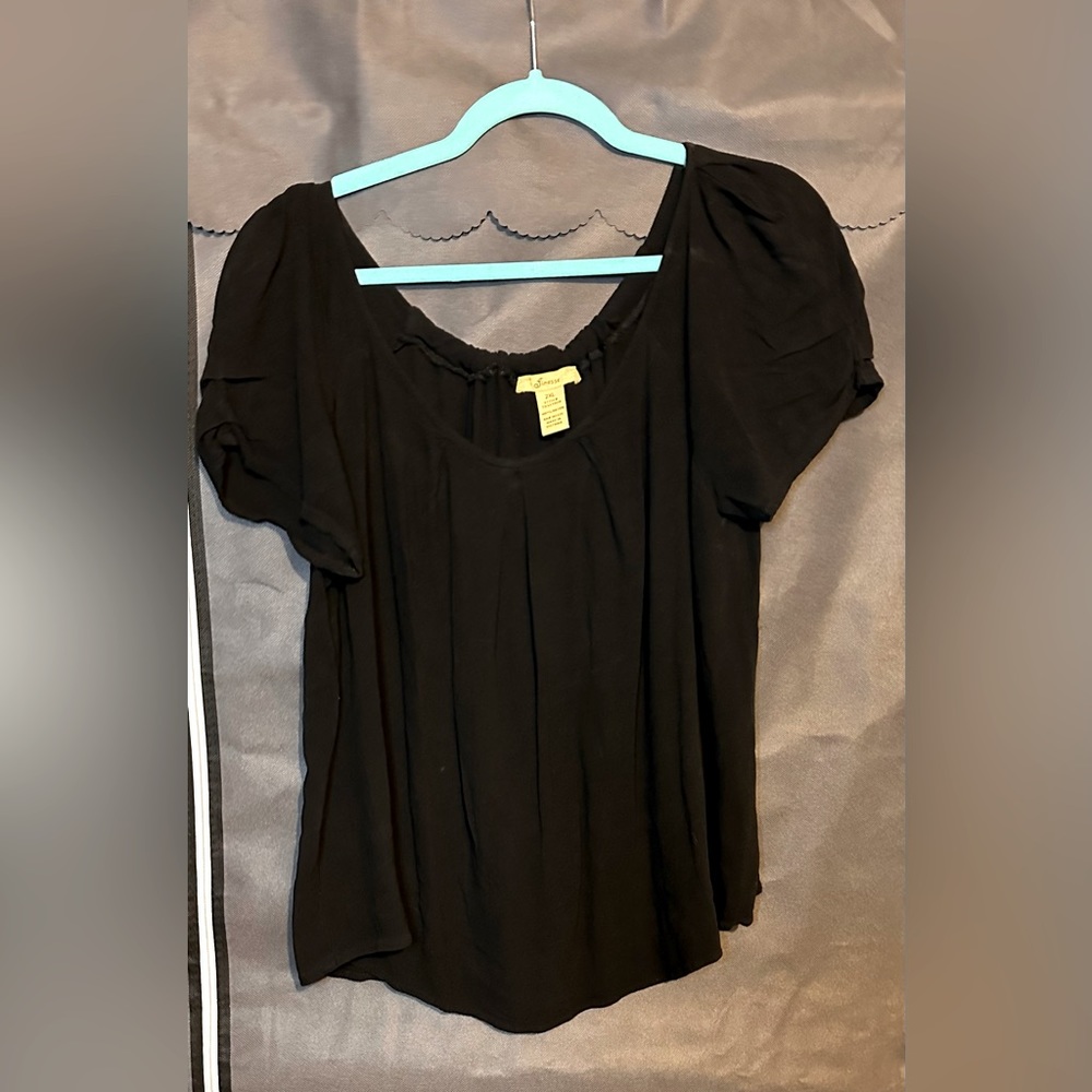 🩵4 items for $30- Finesse black blouse layered sleeve detail, tie back #0777